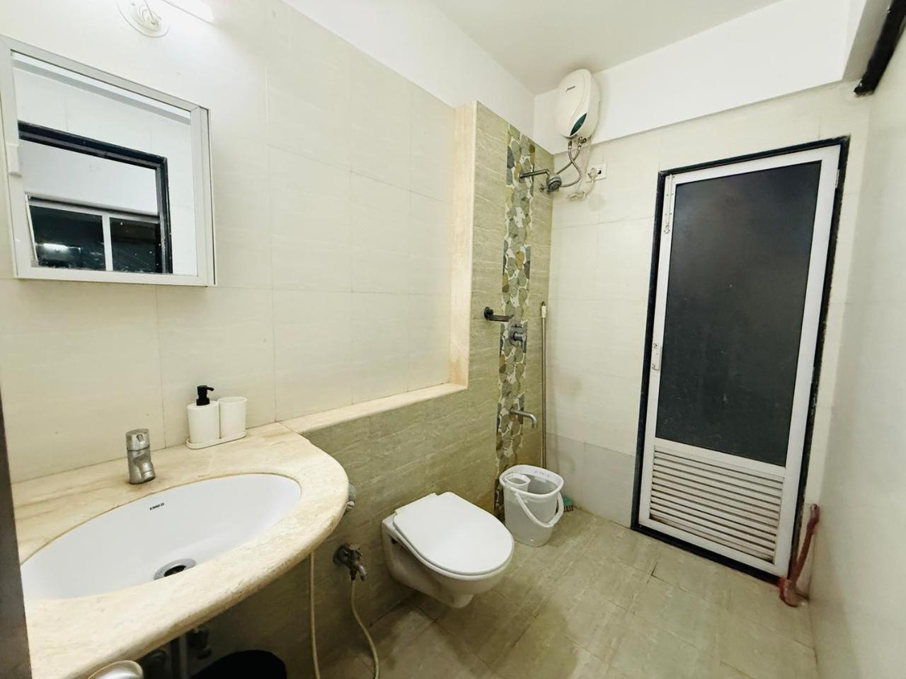 Apartamento 2bhk Service In Parel *